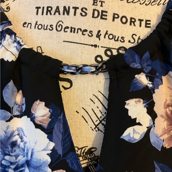 Torrid shoulder top - Picture 3 of 5